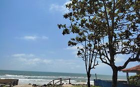 Casa Brisa do Mar Itapoá conforto à uma quadra da praia